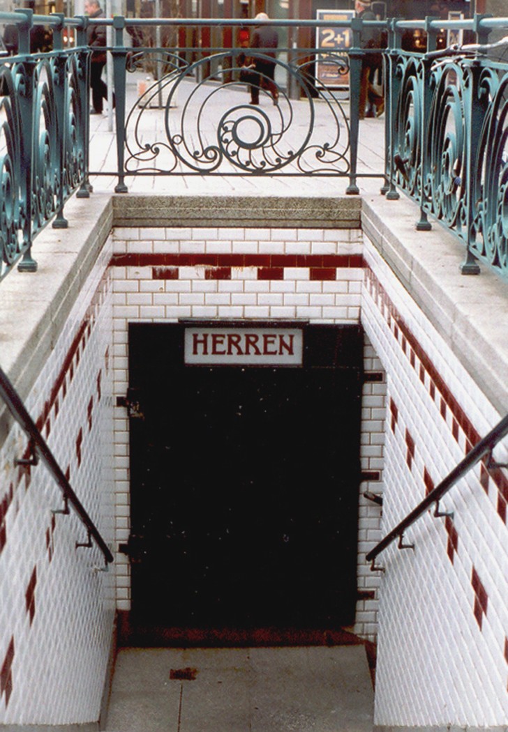 Figure 20-4: Wilhelm Beetz designed the Jugendstil underground toilet in Vienna’s first district.